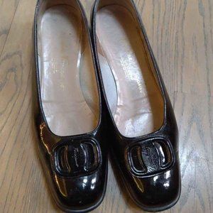 Ferragamo women's flats - size 8.5
